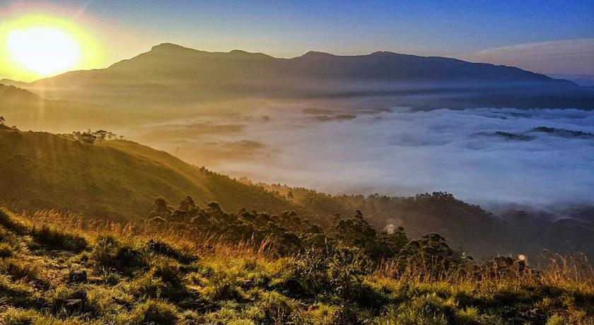 Kolukkumalai Sunrise View Rooms & Tents