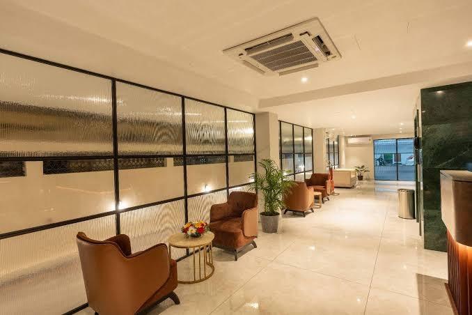 Saravana Grand Suites – photo 3