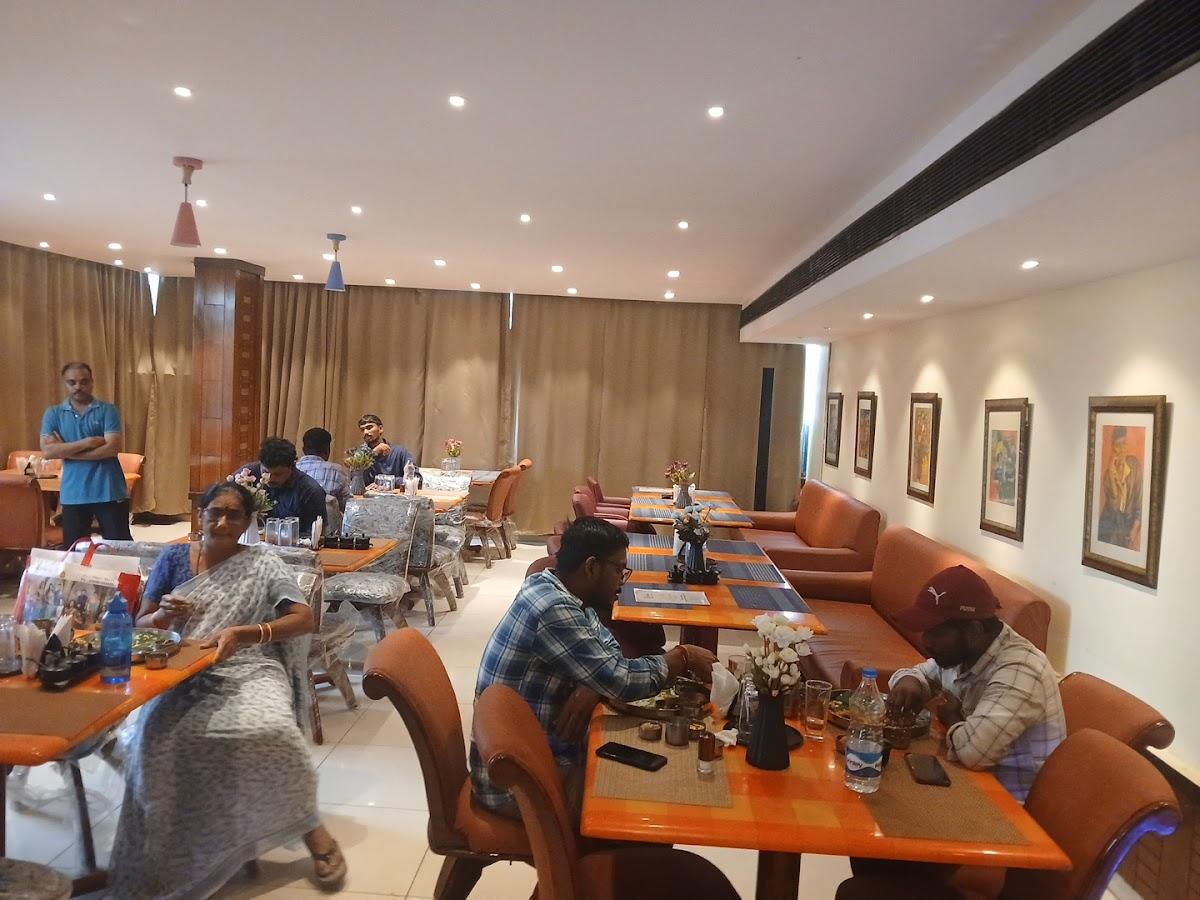 LJ Dadi's Grand – photo 1