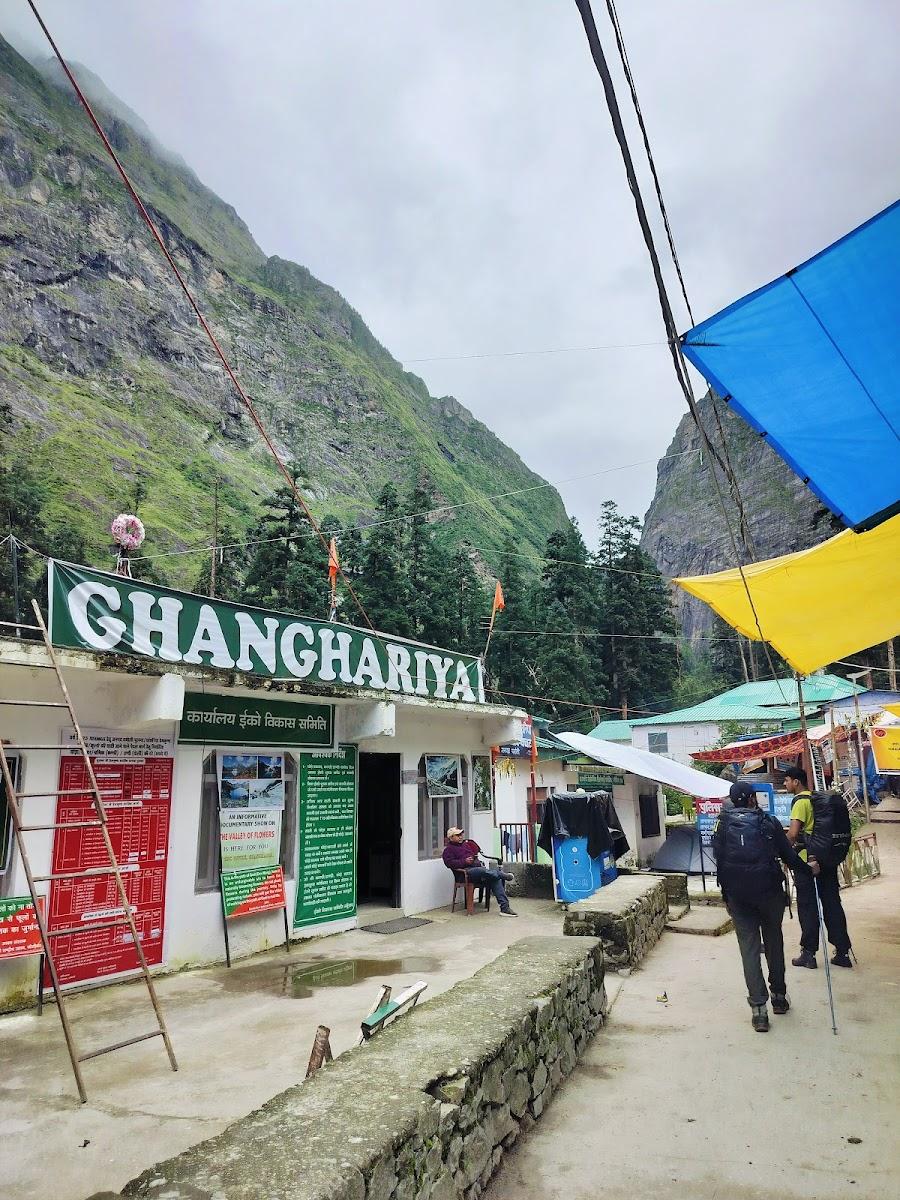 Hotel priya hemkund – photo 1