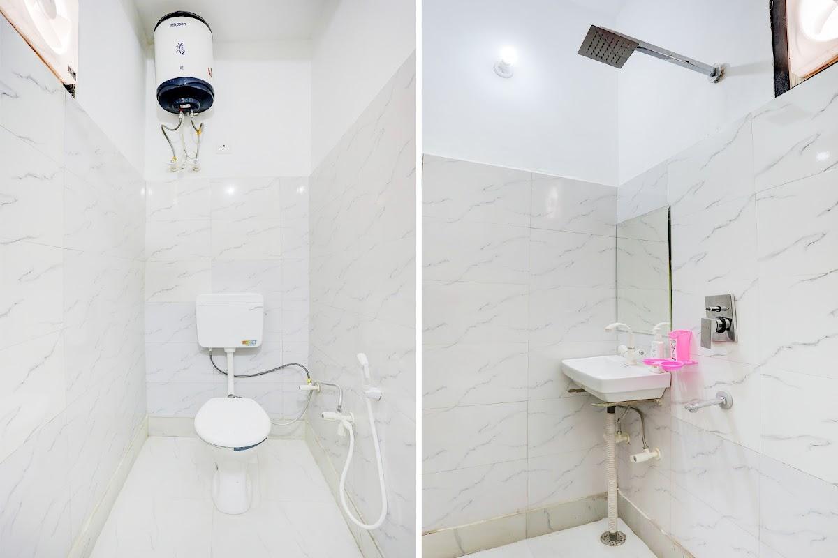Super Collection O by OYO Sector 7 Rohini Formerly Giriraj Residency – photo 3