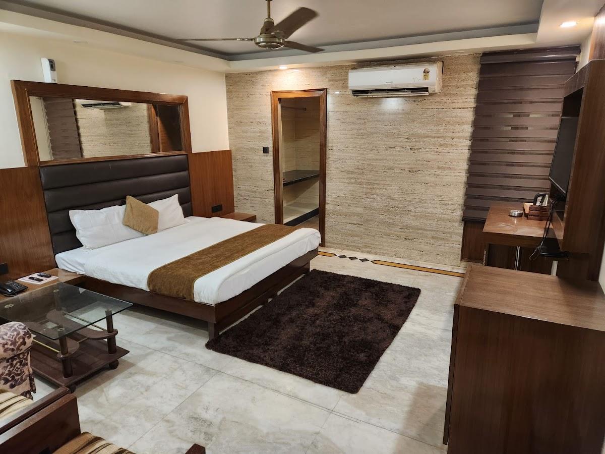 HOTEL TAJ INN