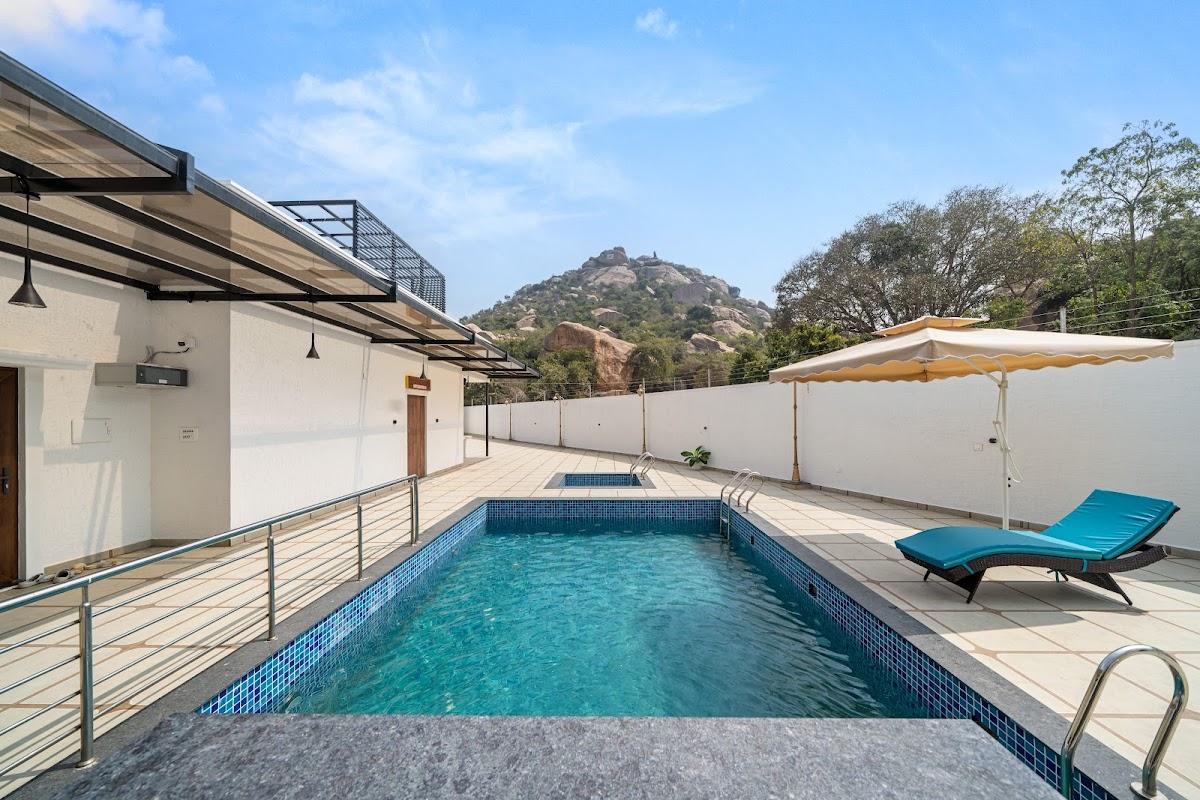 Hillside Cosmos Villa by HIDECK