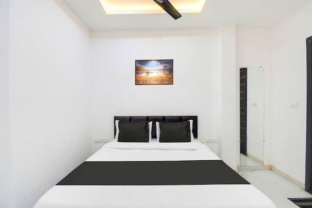 Pyramid hotel & pool – photo 2
