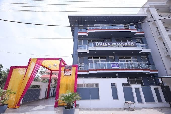 wedlock hotels – photo 4