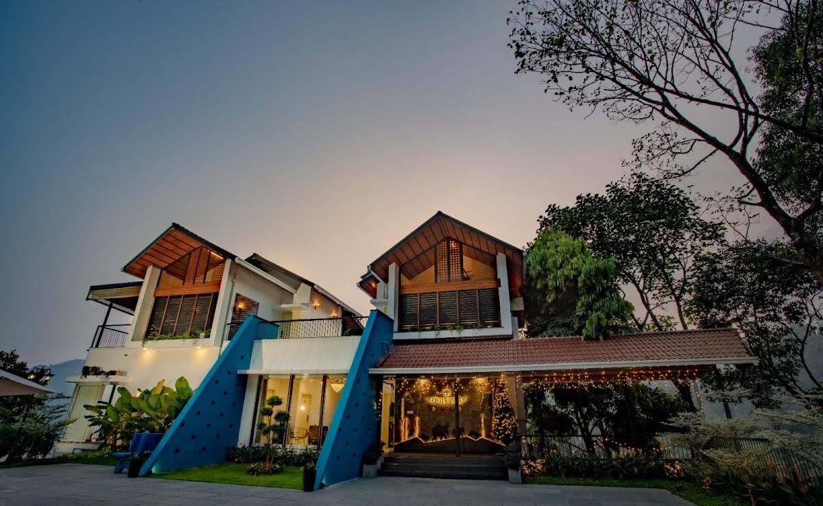 Boulevard Resorts