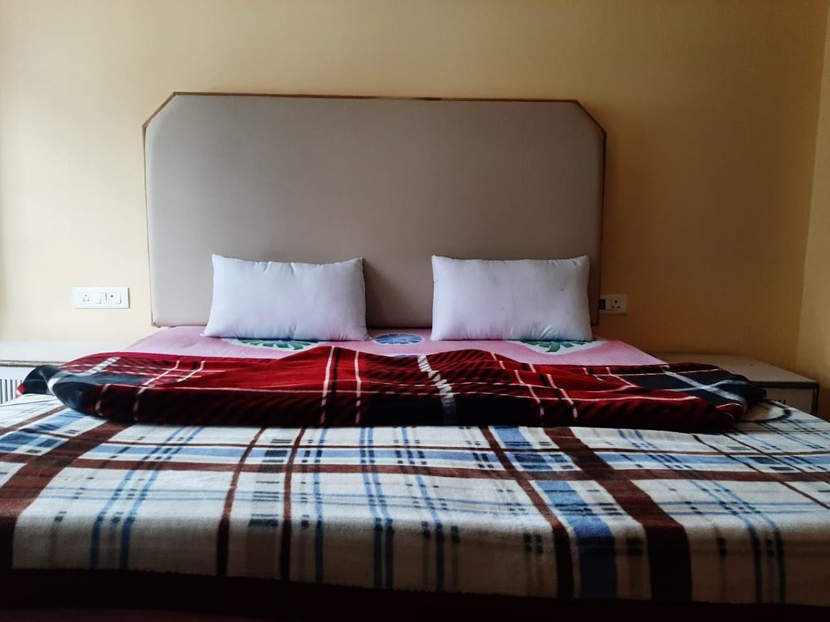 Bhatt Niwas Home Stay,Library,Mussoorie – photo 1