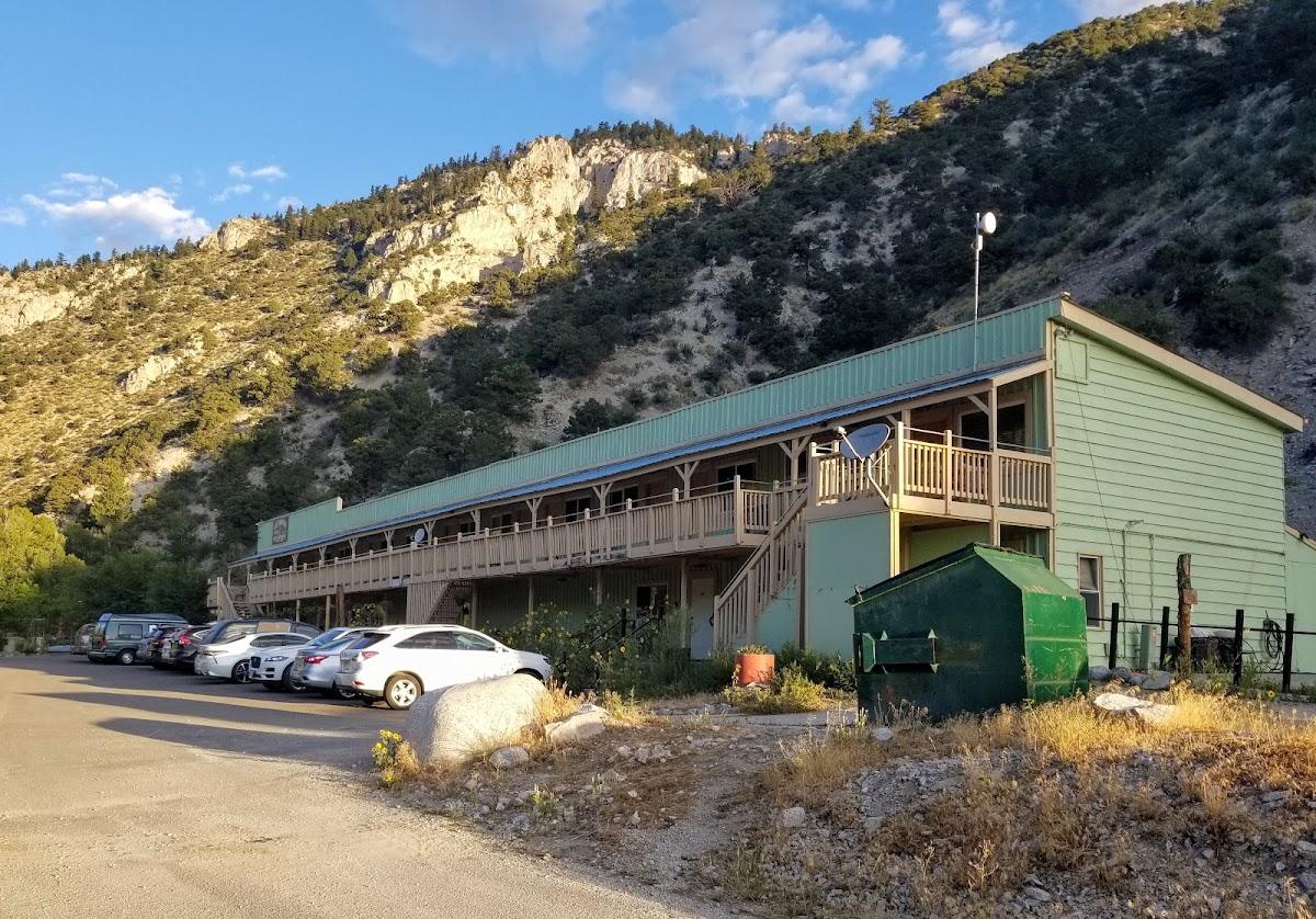 Cottonwood Hot Springs Inn & Spa – photo 3