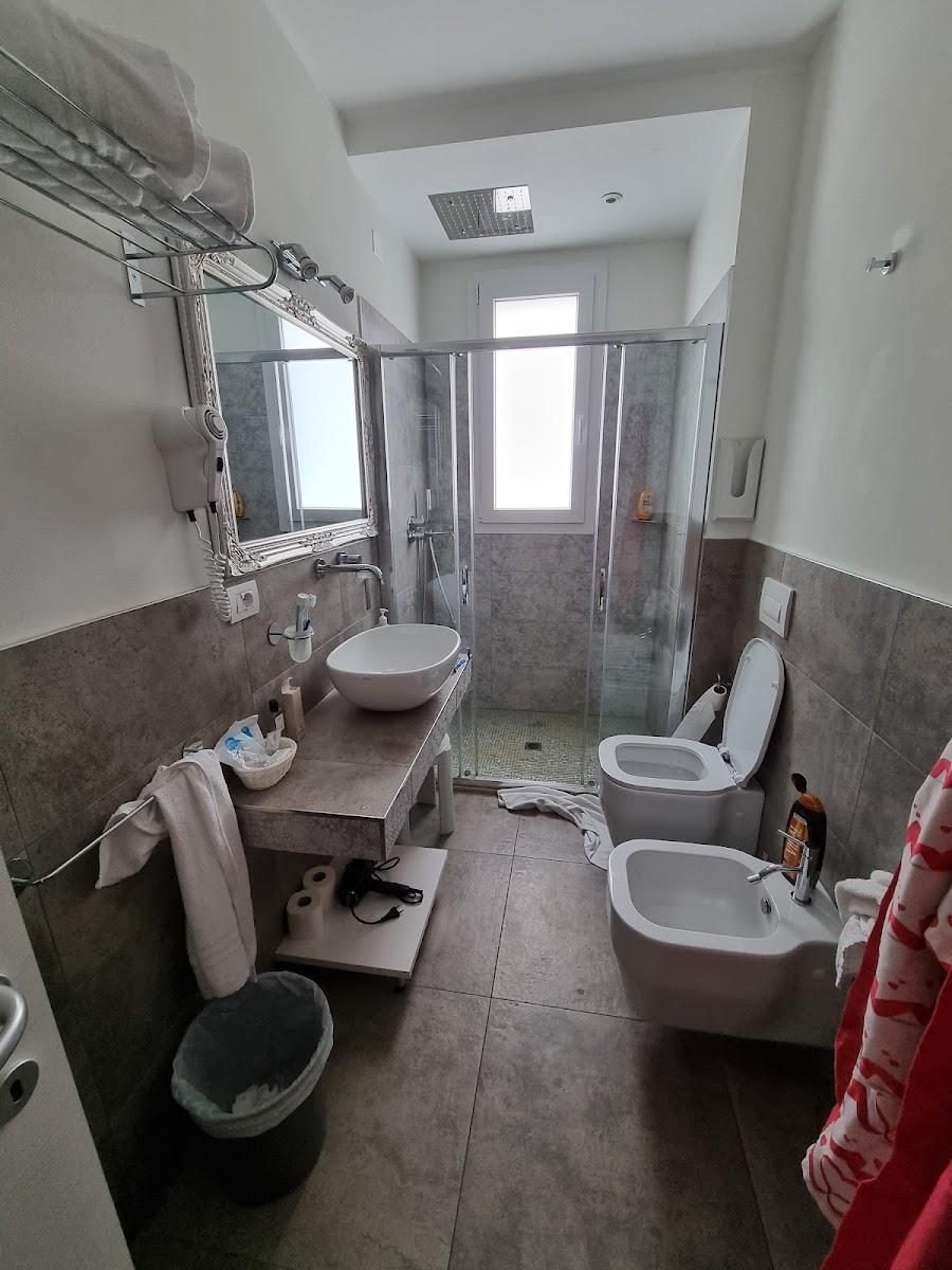 White Suite & Apartments – photo 1