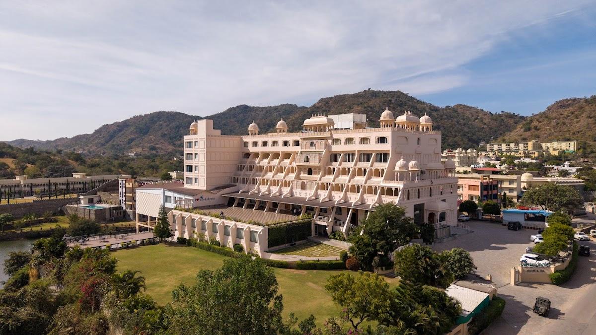 Via Lakhela Lakeview Resort & Spa – photo 3