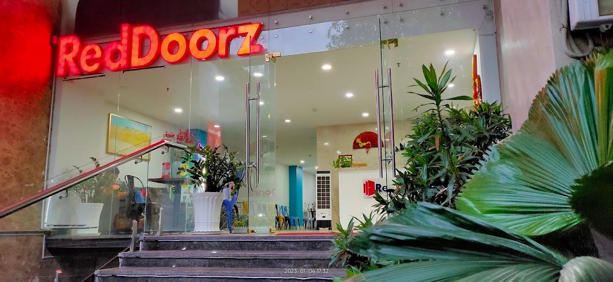 RedDoorz The Jade Hotel Than Nhan Trung – photo 4