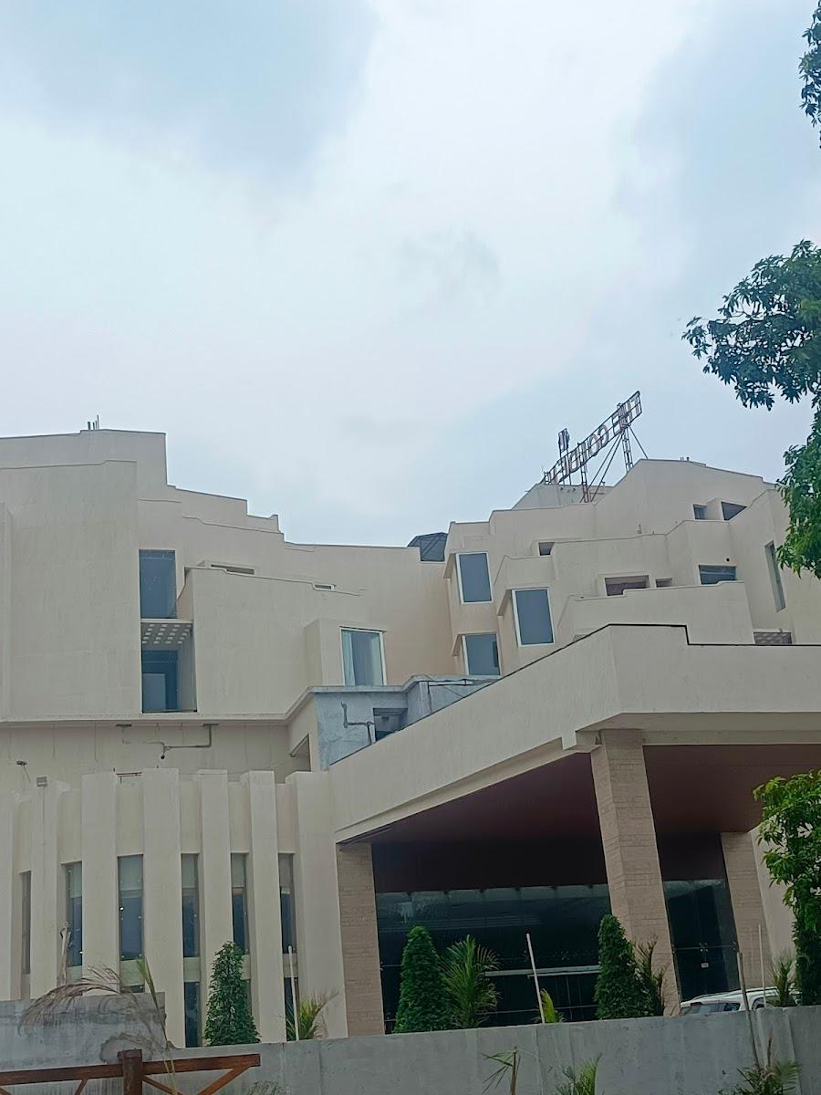 The Golden Tree Hotel – photo 3