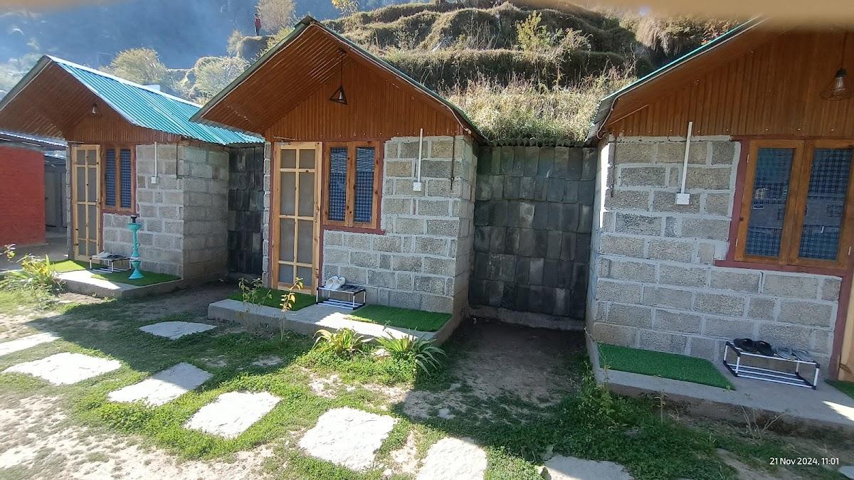 Hiideout Cottages and Camps – photo 1