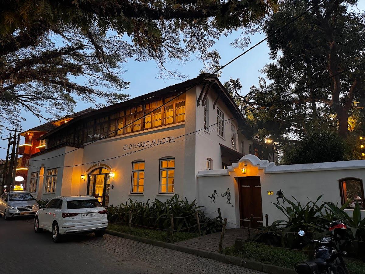 Old Harbour Hotel – photo 1