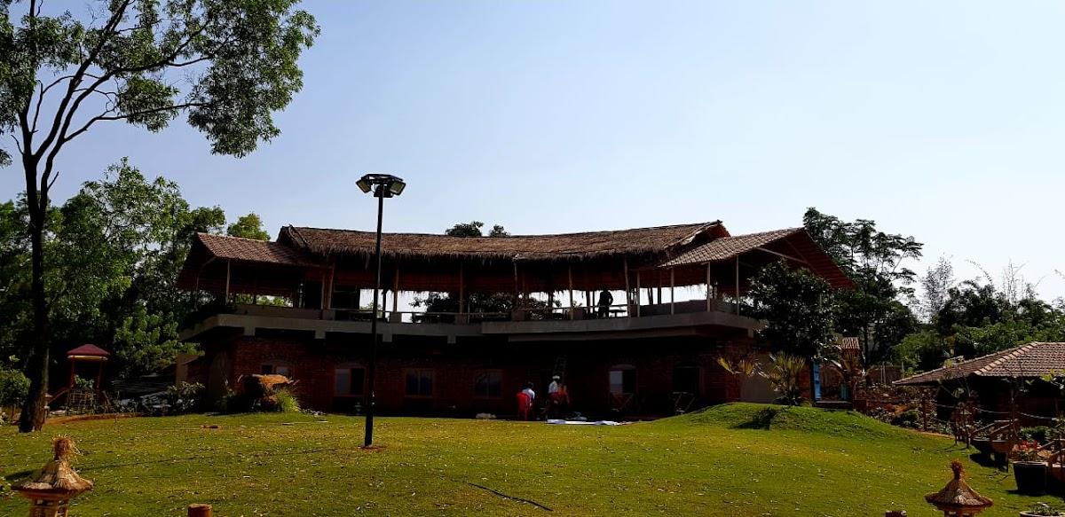 Bamboo And Bricks Resort