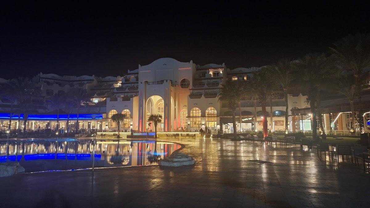 Royal Lagoons Resort & Aqua Park Families and Couples ONLY – photo 2