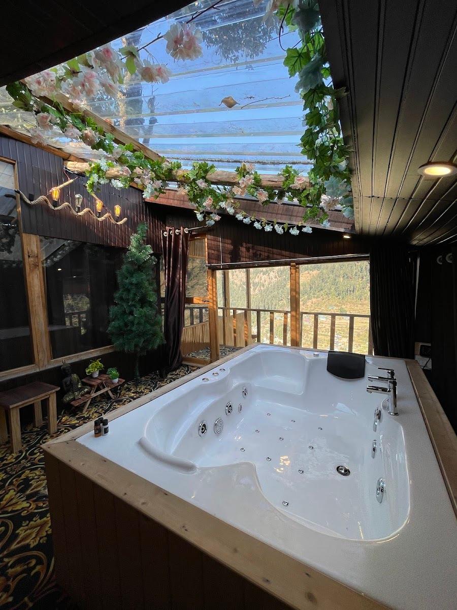 TheWoodenBranch's Jacuzzi Treehouses - Luxury Homestays in Jibhi – photo 3