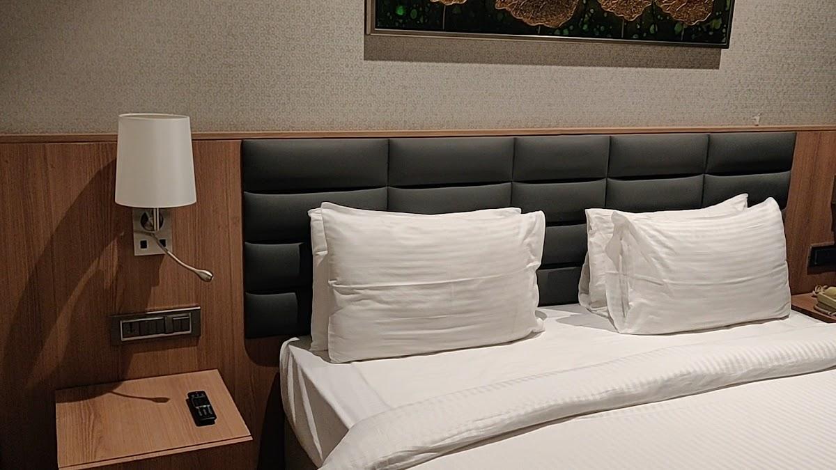 Hotel Express Inn – photo 4