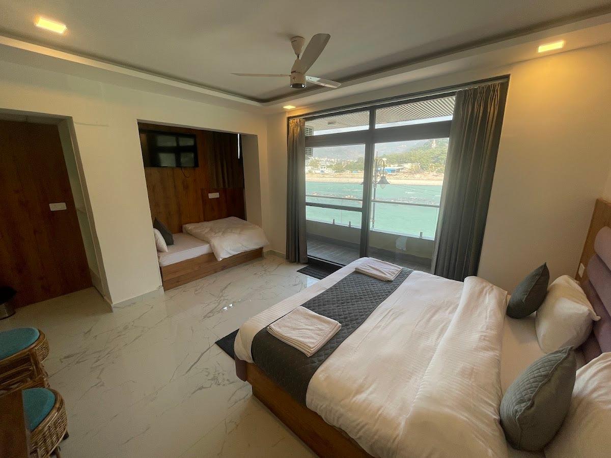 Maayaa inn By Ganges – photo 1