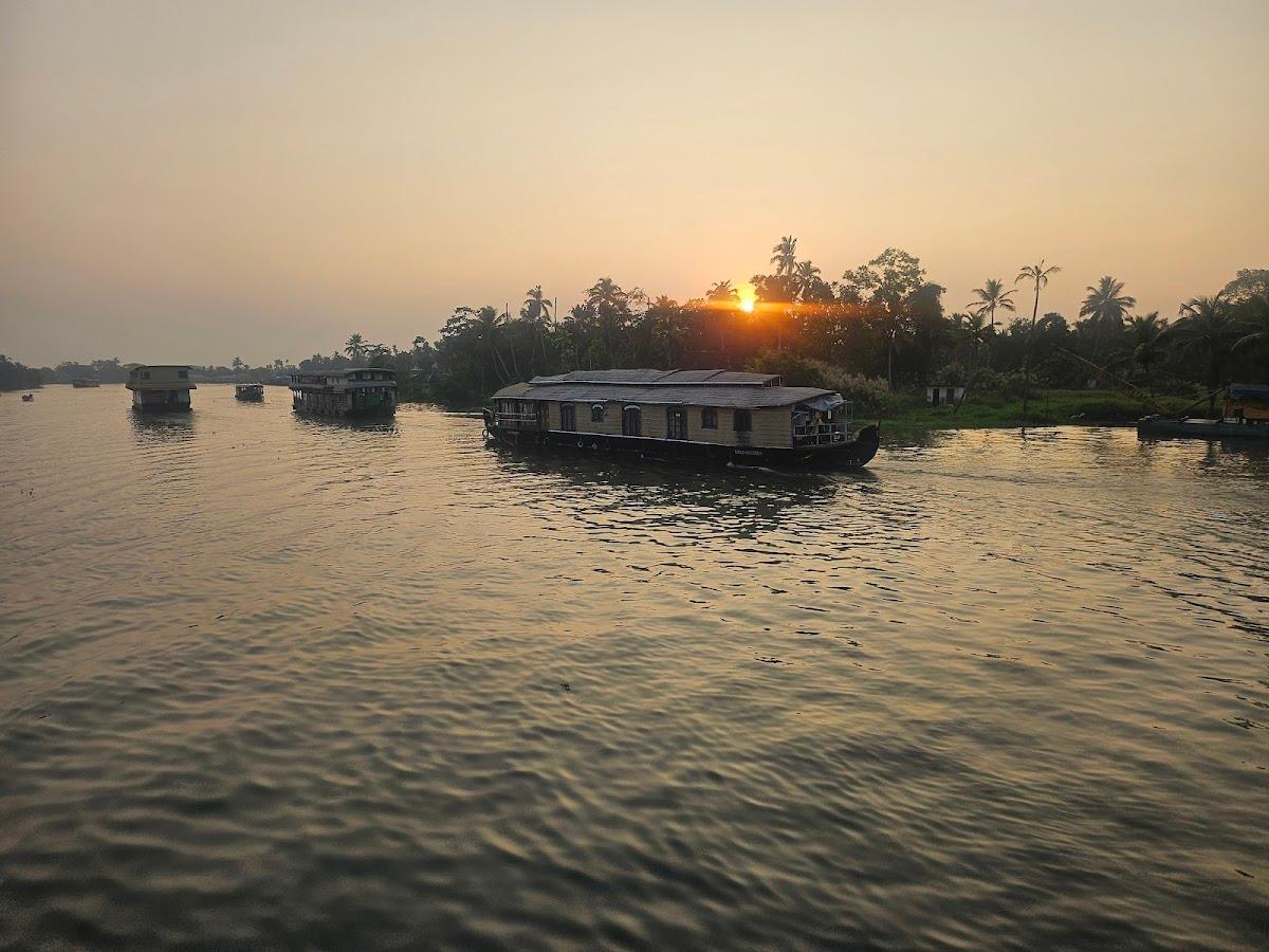 Indiavacationz Houseboat – photo 3