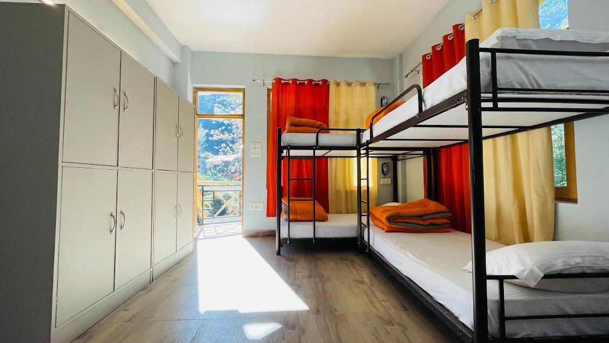 Madpackers Jibhi (Hostel and Cafe ) – photo 2