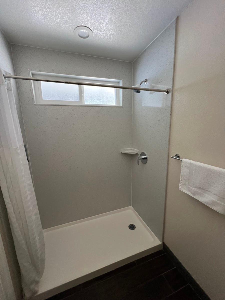Creekside Inn Downtown - Cambria – photo 2