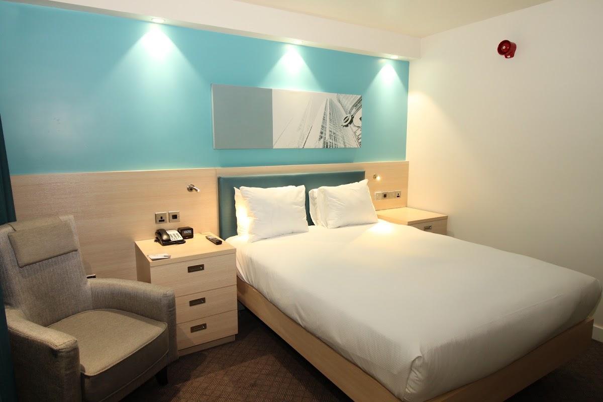 Hampton by Hilton London Excel – photo 2