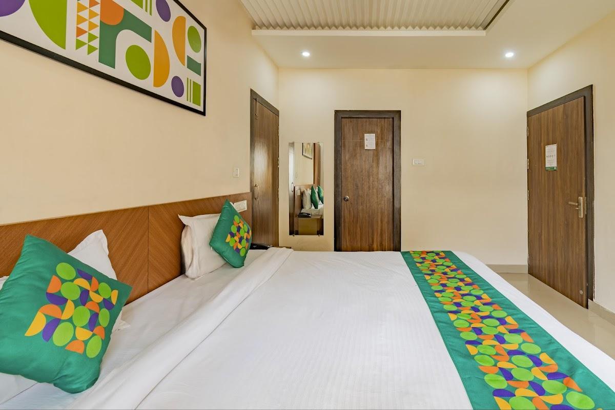 Treebo Raj Palace – photo 1