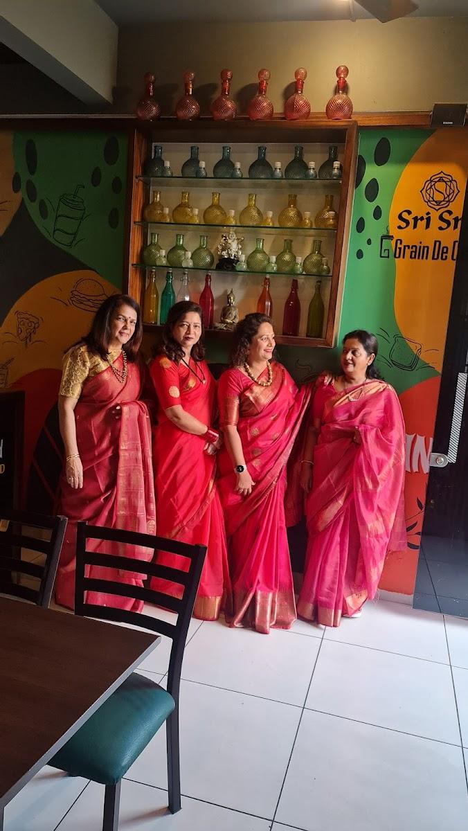 Sri Sri Executive lodging & Hotel ( Near Mahalakshmi Temple) – photo 4