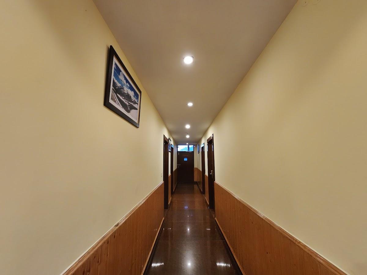 Snow Lotus Hotel – photo 4