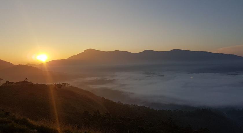 Kolukkumalai Sunrise View Rooms & Tents – photo 2