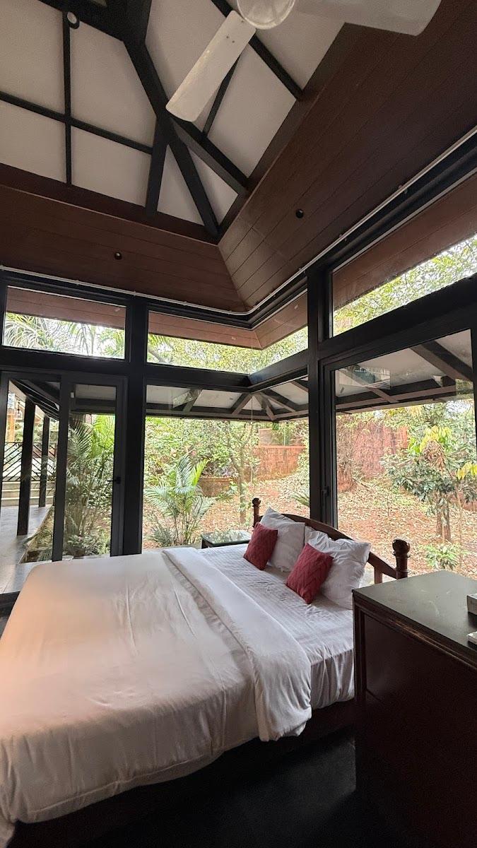 SaffronStays The Glasshouse