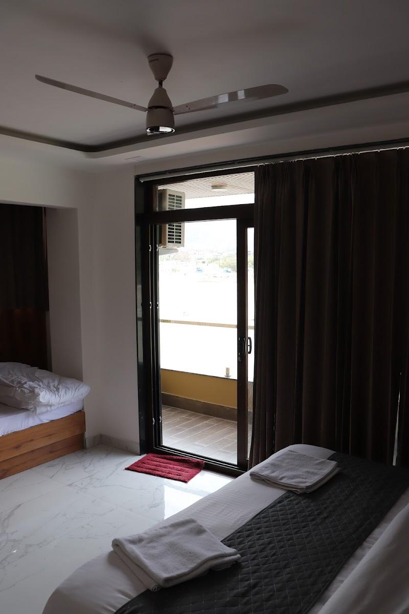 Maayaa inn By Ganges – photo 3