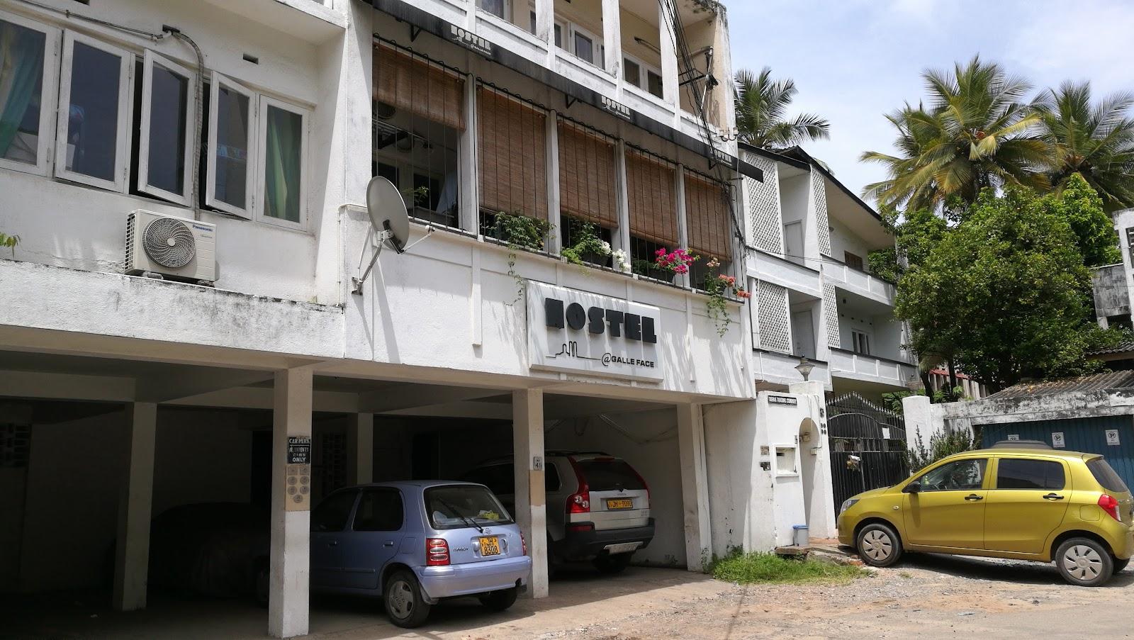 Hostel at Galle Face – photo 1