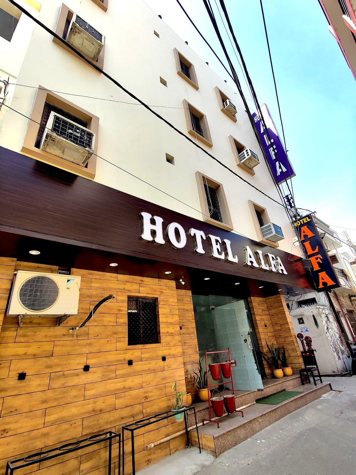 Hotel Alfa - Hotel in Charbagh – photo 1