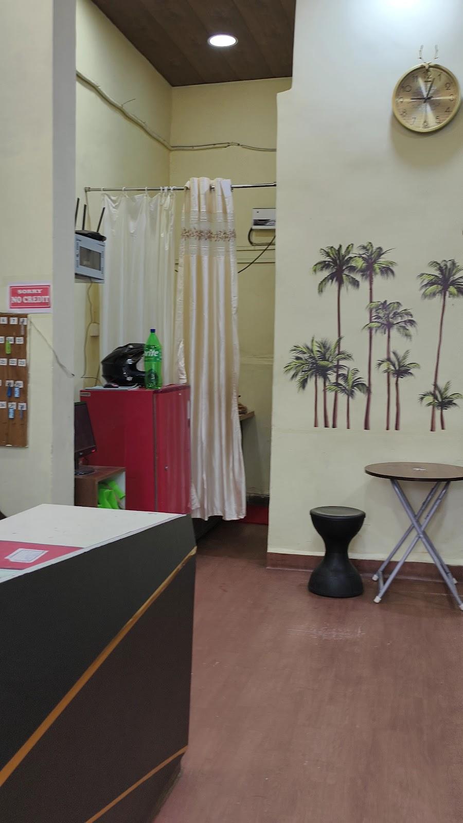City Stay A/C Deluxe Hostel – photo 2