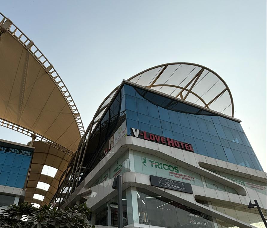 V Love hotel – photo 3