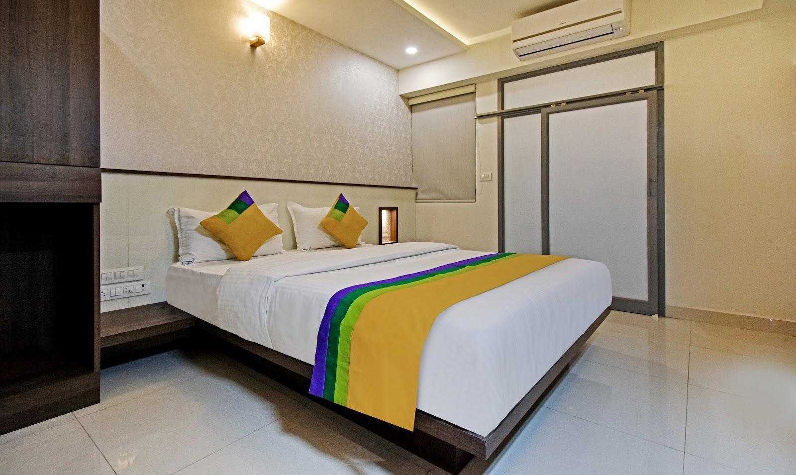 Itsy Hotels Deluxe Inn – photo 3