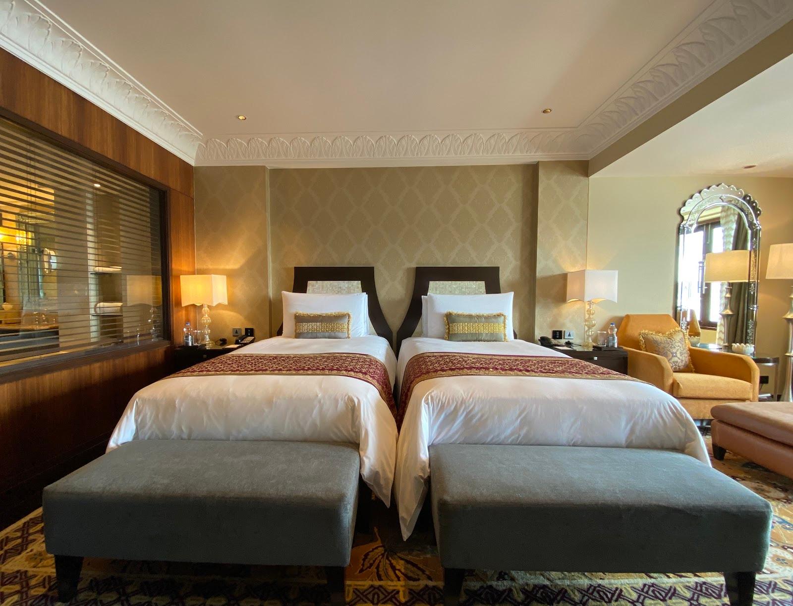 The Leela Palace Udaipur : Udaipur's Only Modern Palace Hotel By Lake Pichola – photo 3
