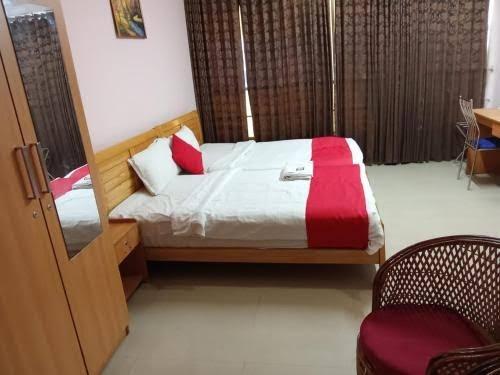 OYO Flagship 41696 Tri-star Regency Kadavanthra – photo 3
