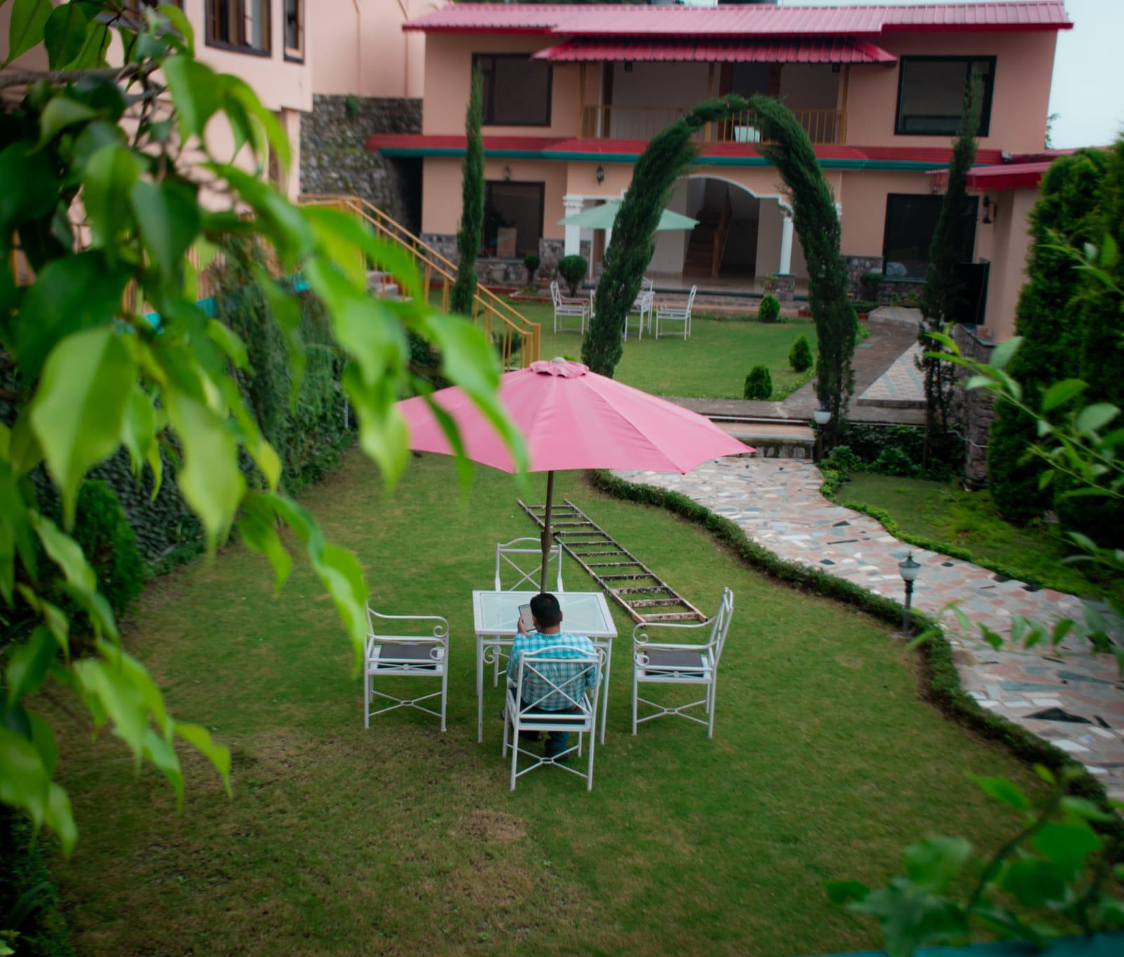 The Niharika Palace resort – photo 3