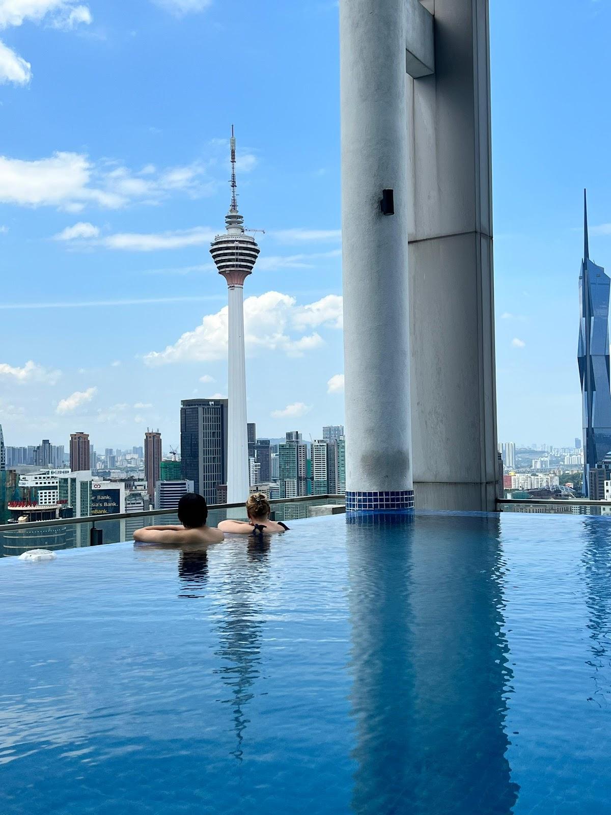 COLONY Infinite Pool Night By Klcc – photo 1