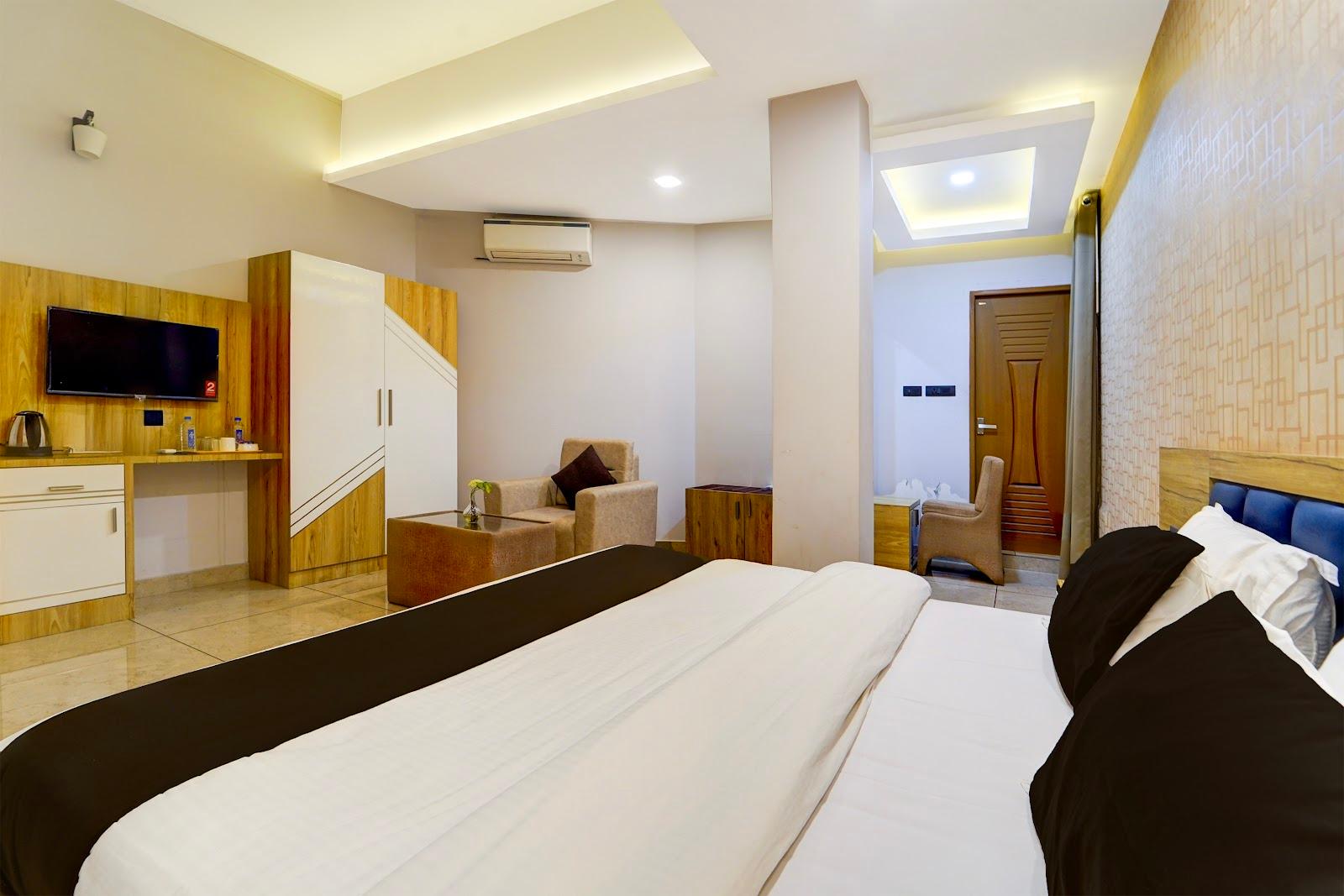Refresh Inn & Suites – photo 2