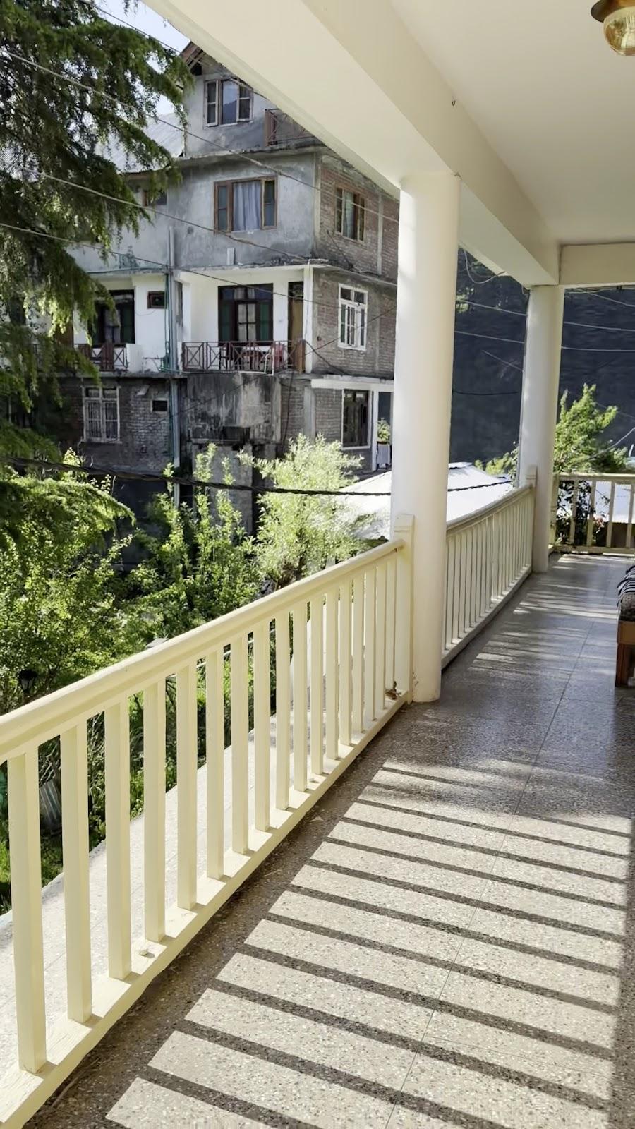 Beholden Stay & Cafe - Mountain View Boutique Stay in Old Manali – photo 2