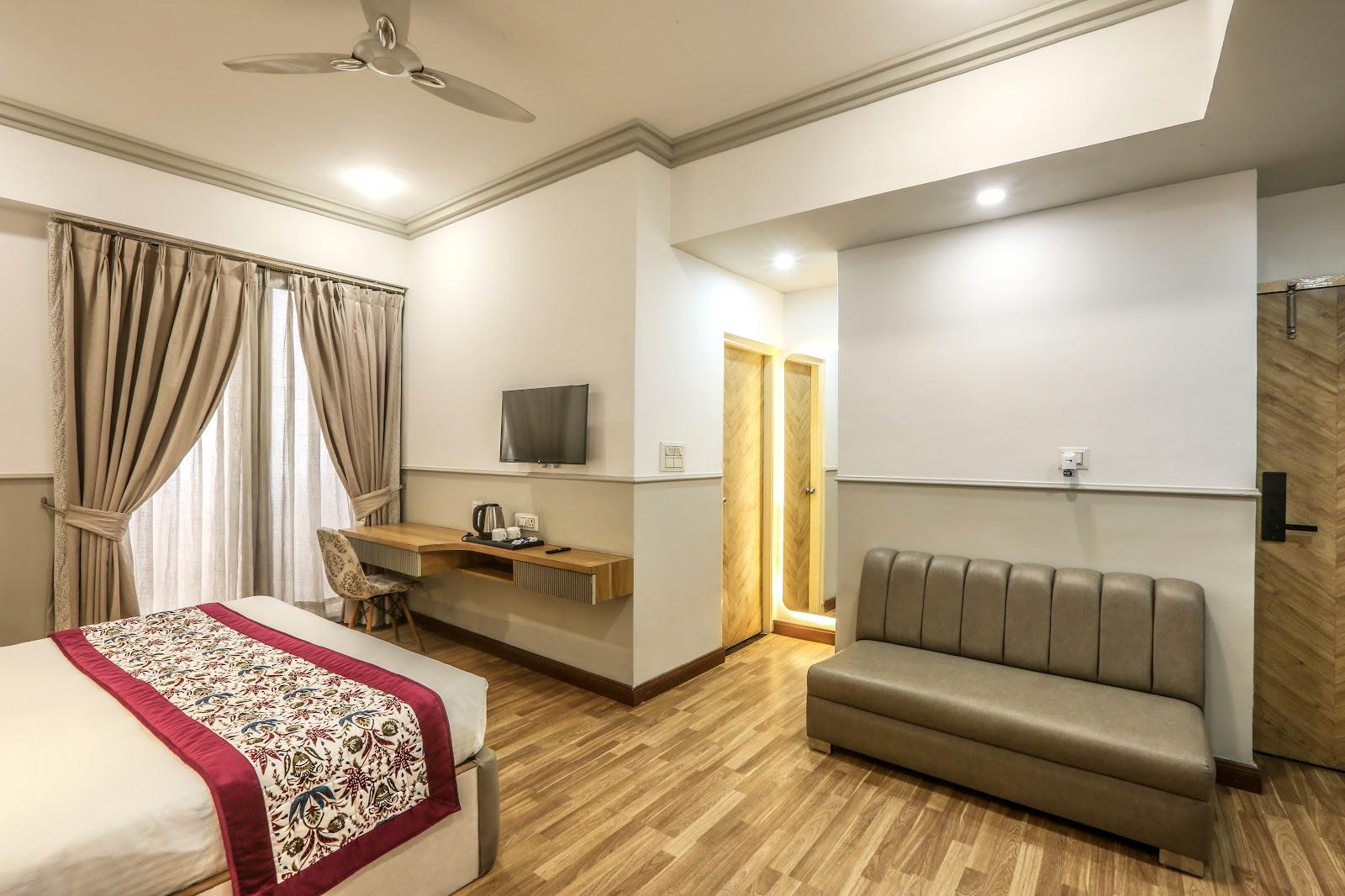 Hotel Emerald Suites & Banquet By Aura – photo 3