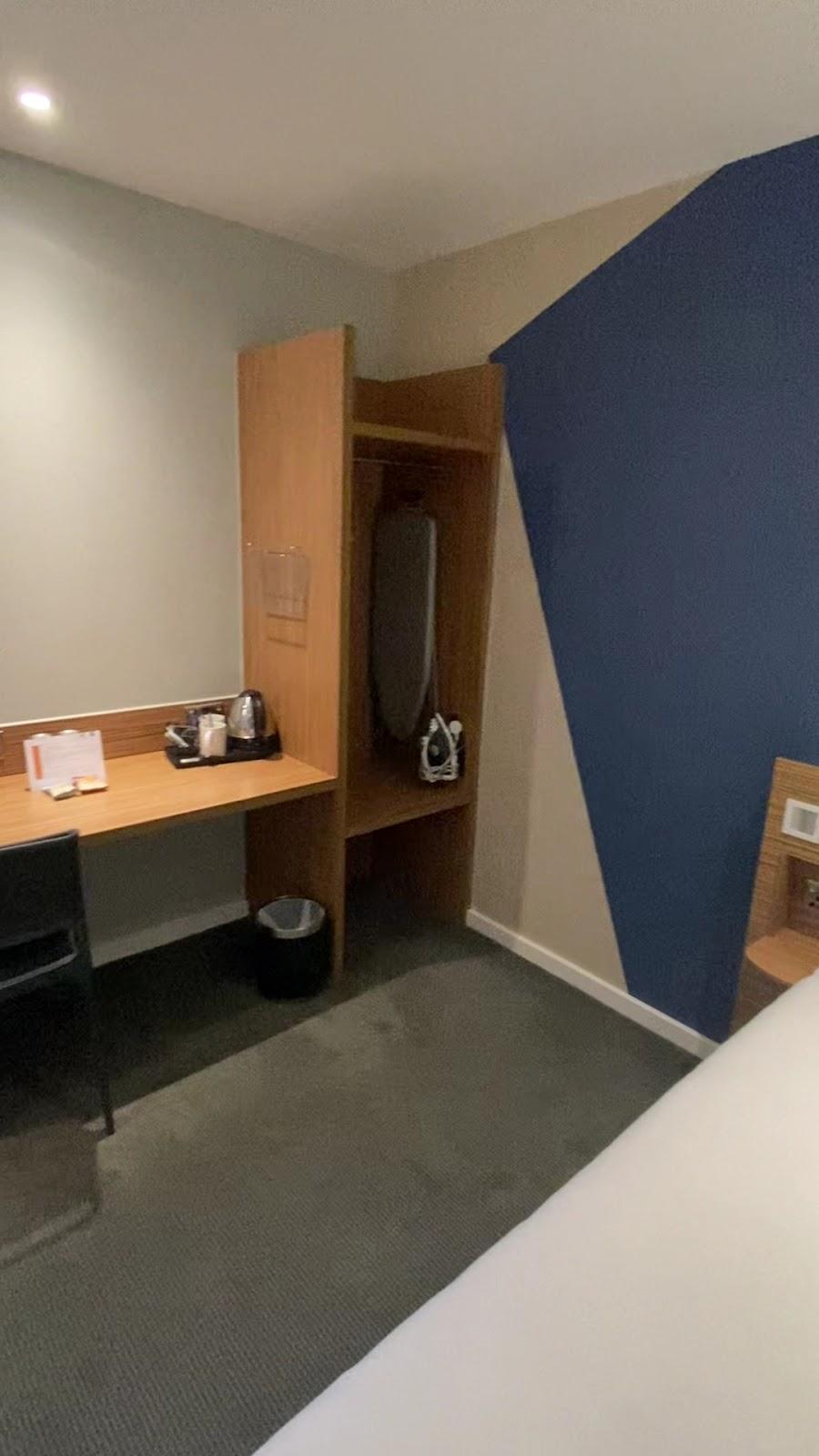 ibis budget London Heathrow Central – photo 2