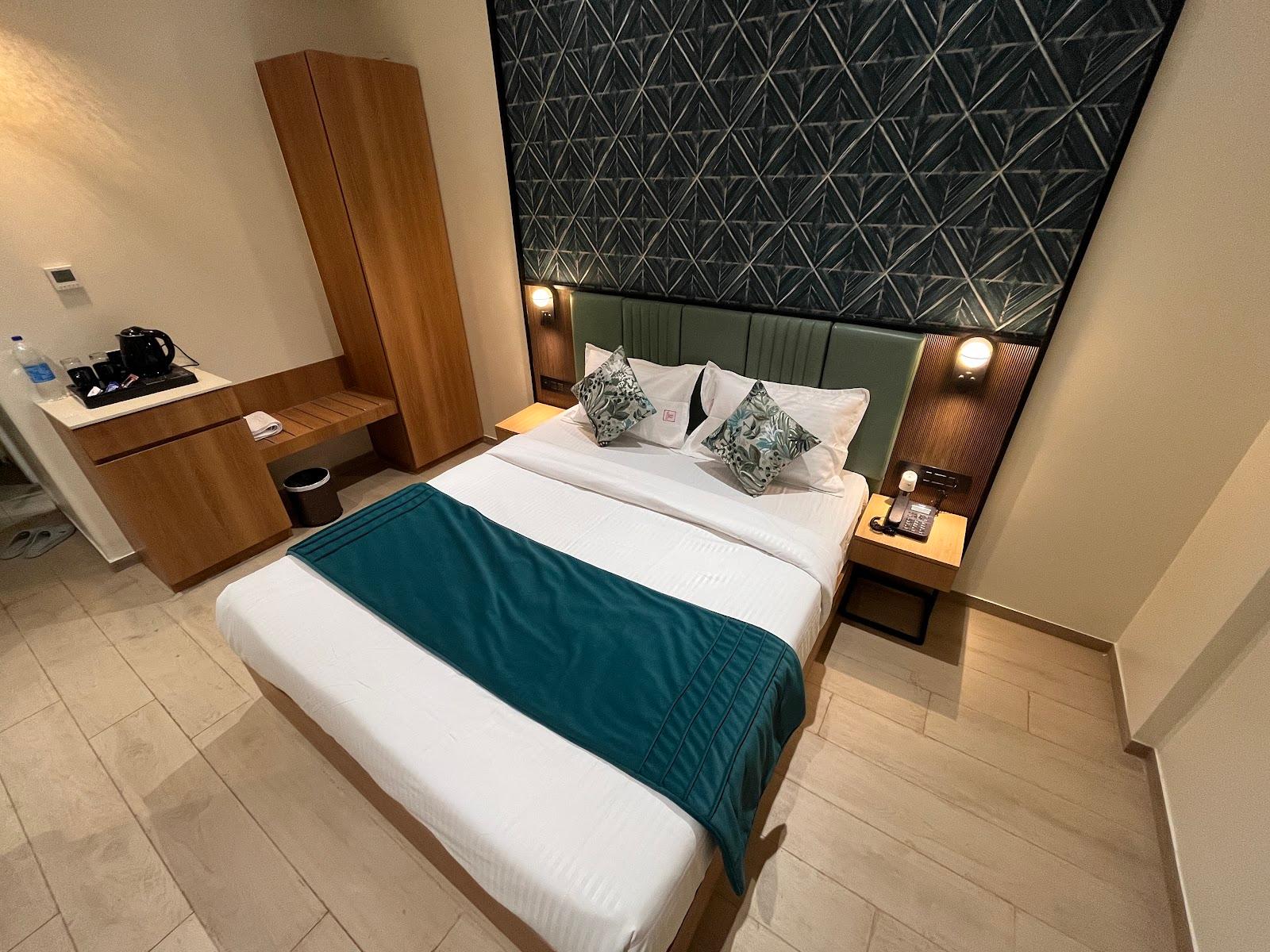 Esquire Hotel – photo 3