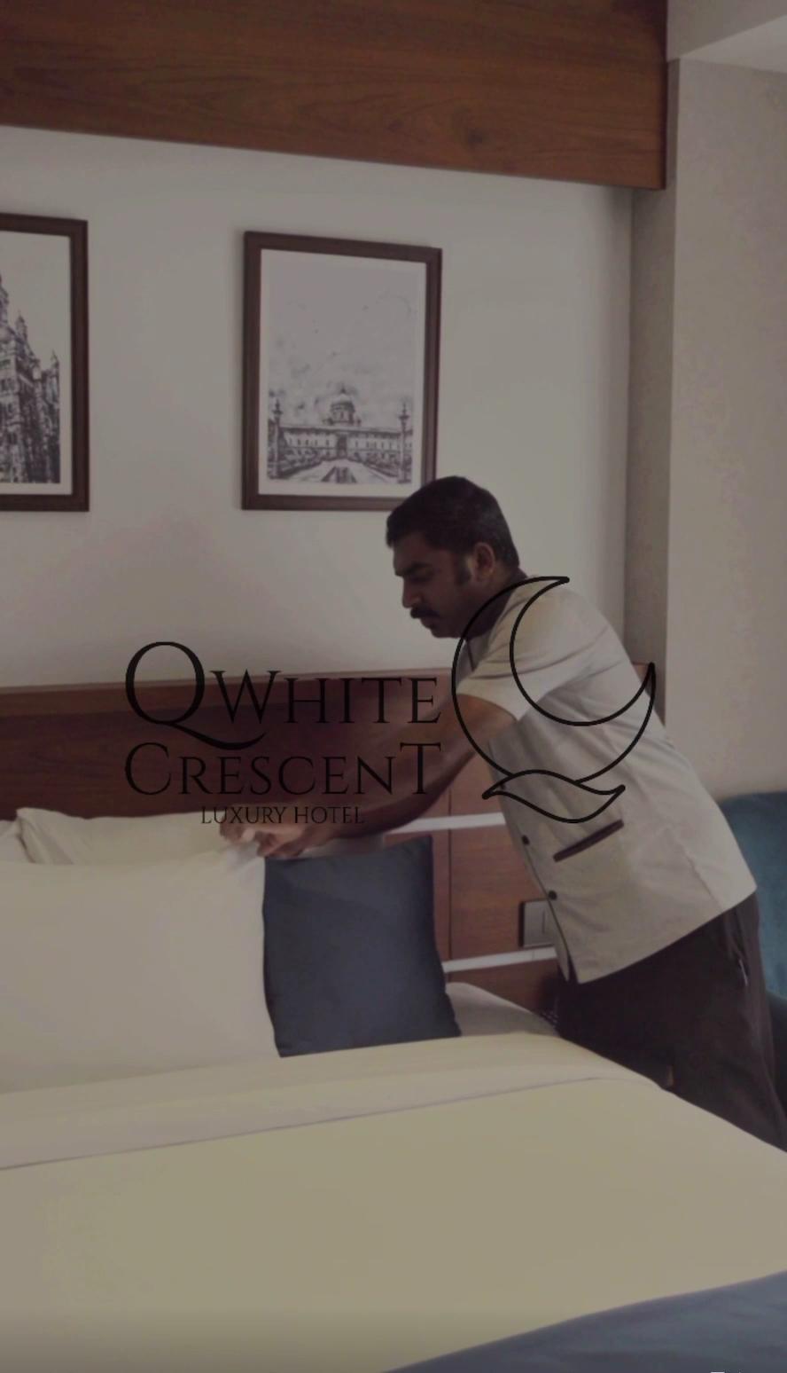 Qwhite Crescent Luxury Hotel – photo 3
