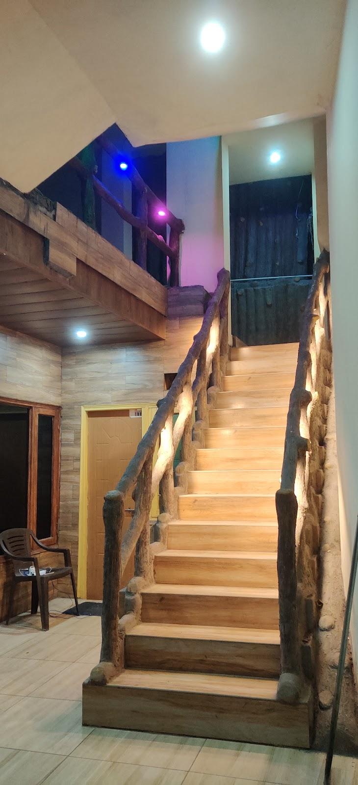 MOUNTAIN CASTLE – photo 1