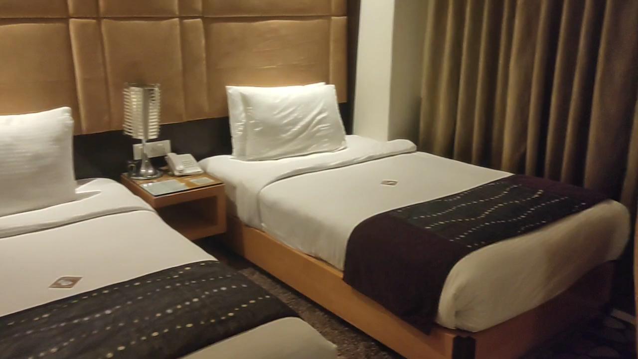 Venizia Sarovar Portico, Model Town – photo 2